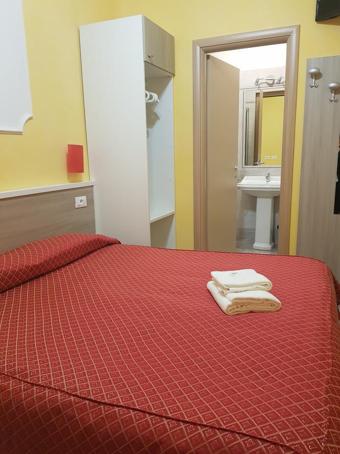 Отель Domus Rudy Рим Экстерьер фото